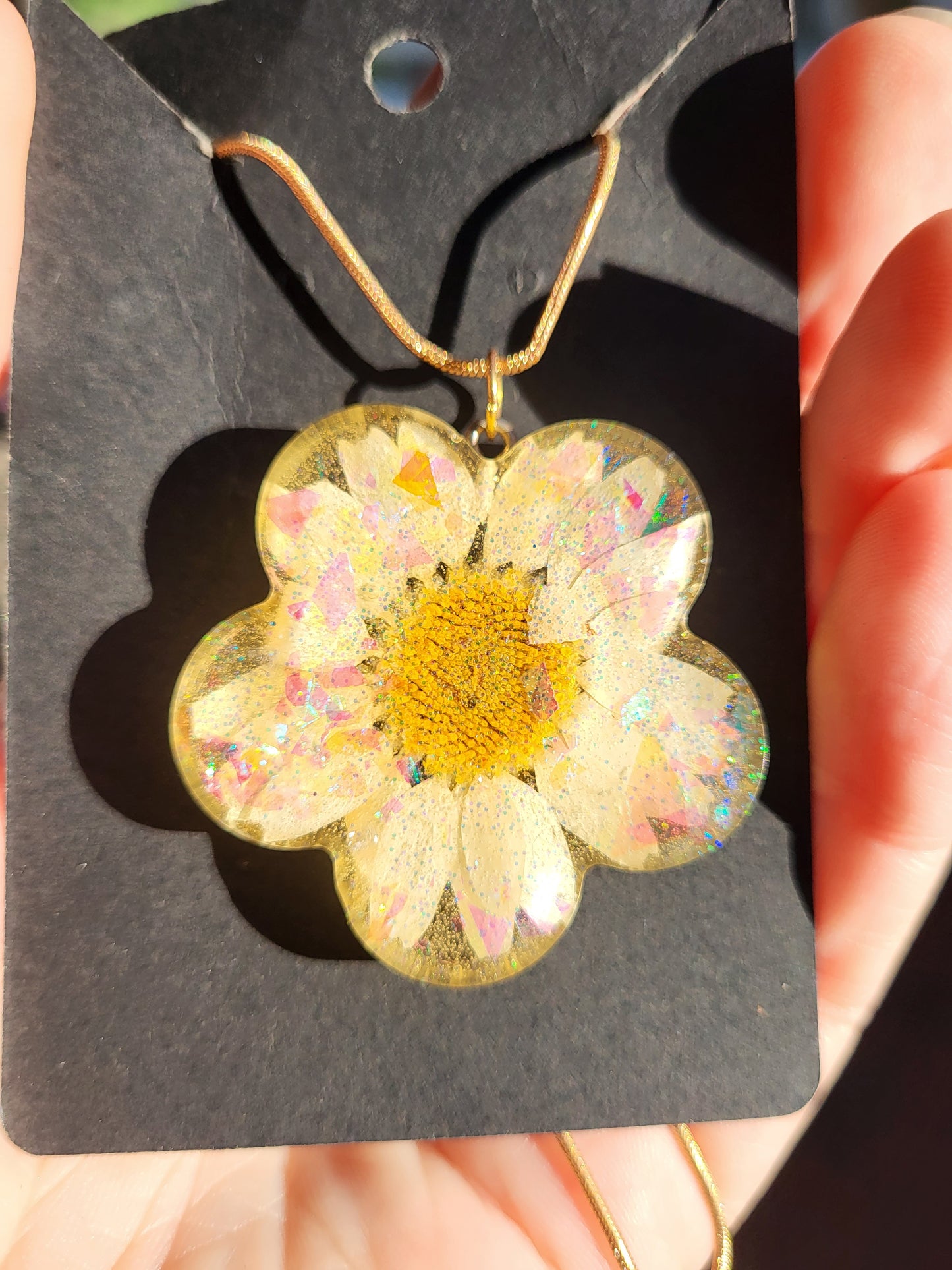 Flower Shaped Pendant with Real Flower Inside