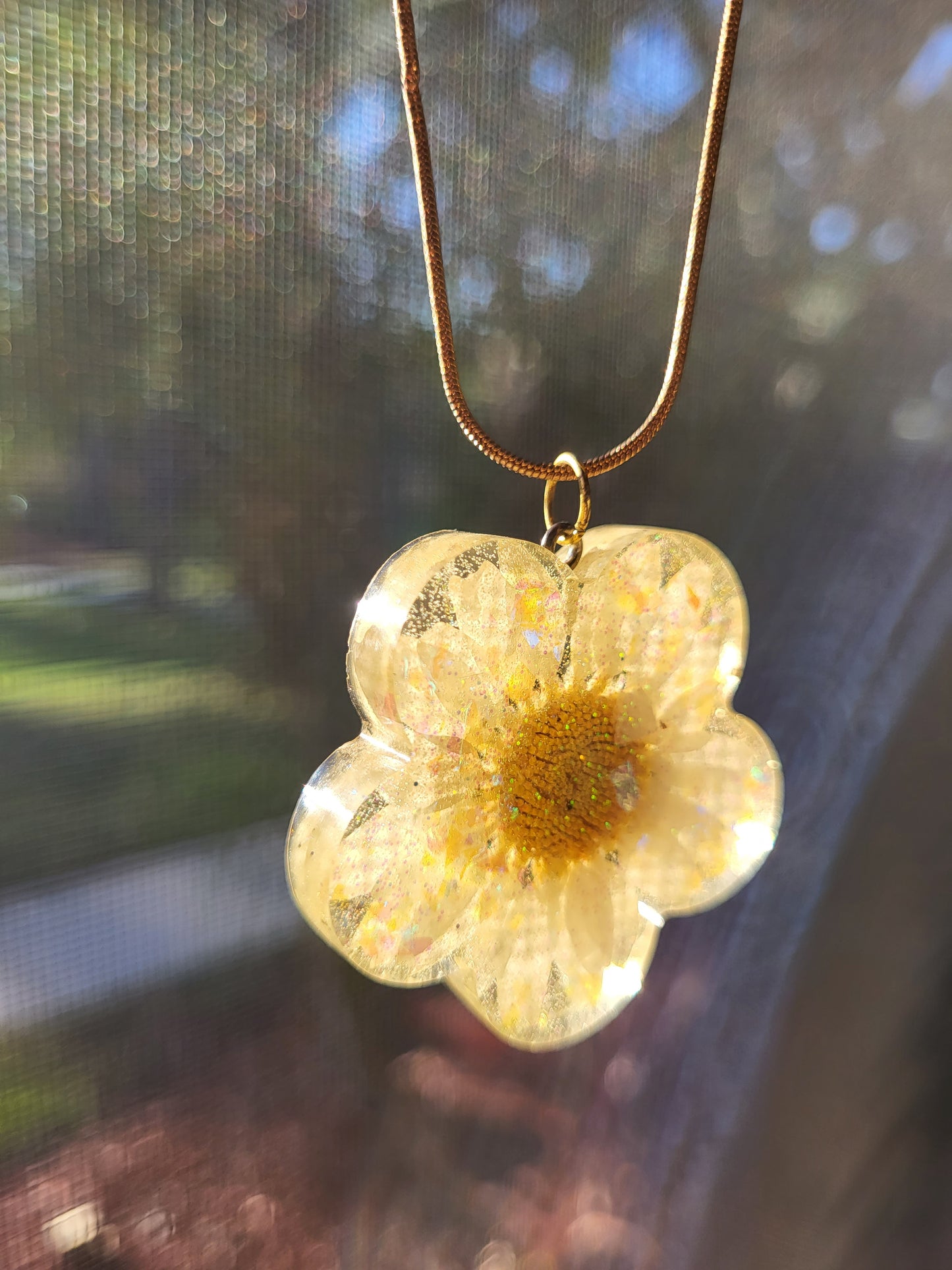 Flower Shaped Pendant with Real Flower Inside