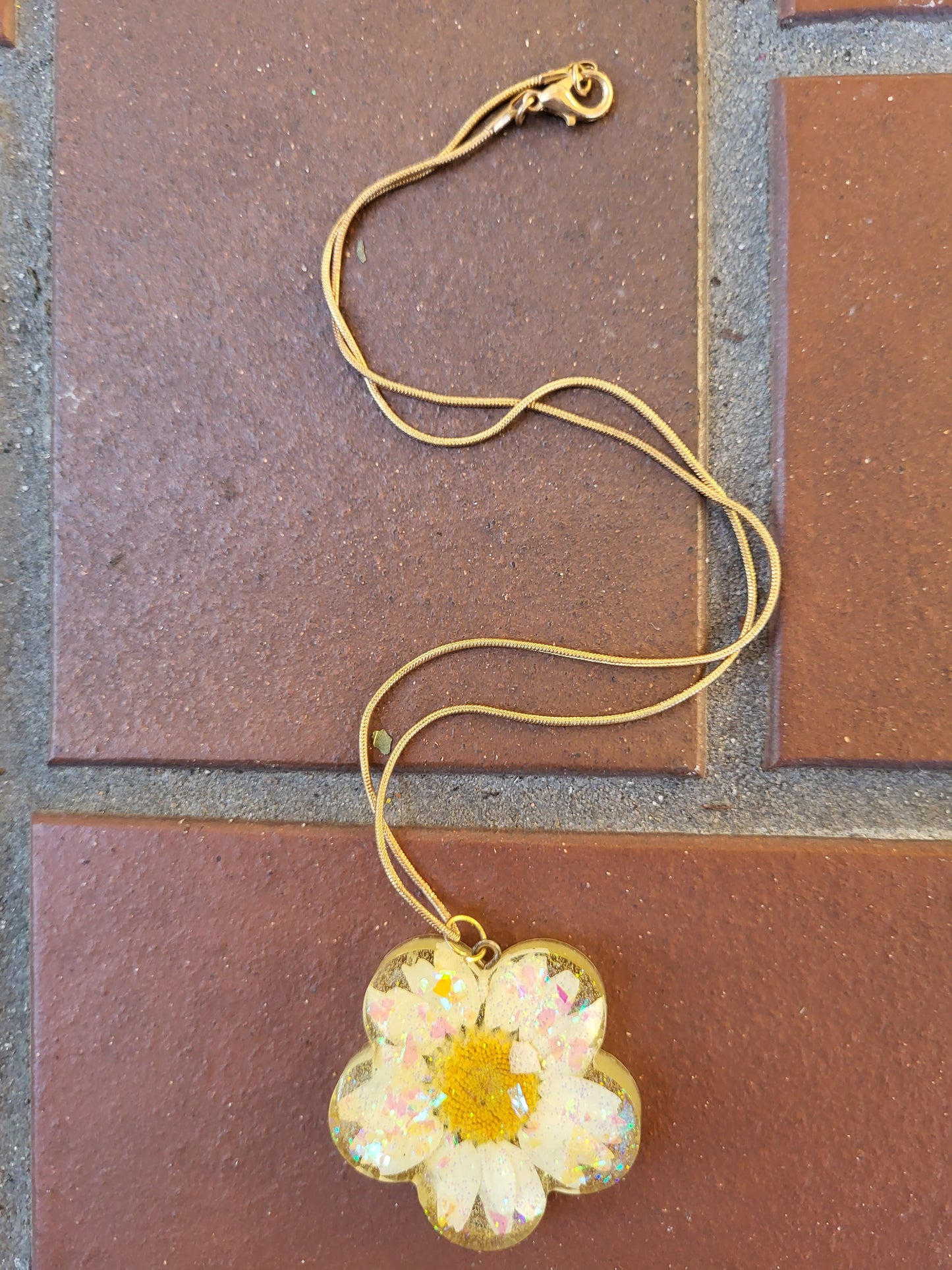 Flower Shaped Pendant with Real Flower Inside